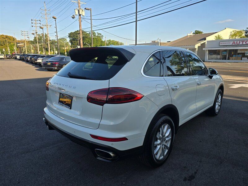 Used 2018 Porsche Cayenne AWD/4WD image 3