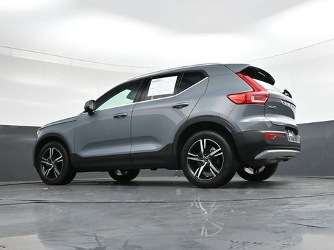 Used 2023 Volvo XC40 B4 Plus image 37