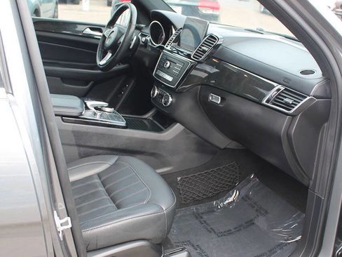 Used 2017 Mercedes-Benz GLS 450 4MATIC image 27