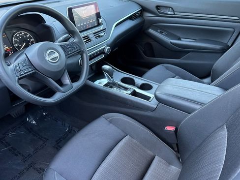 Used 2025 Nissan Altima 2.5 S image 10