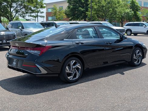 Used 2025 Hyundai Elantra Limited w/ Cargo Package FWD image 5