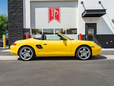 Used 1998 Porsche Boxster RWD image 18