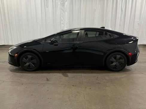 Used 2023 Toyota Prius LE AWD/4WD image 7