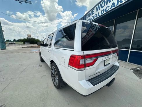 Used 2016 Lincoln Navigator Reserve image 3