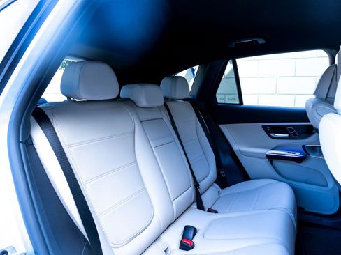 Used 2023 Mercedes-Benz GLC 300 image 24