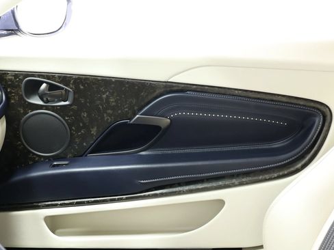 Used 2019 Aston Martin DB11 Coupe RWD image 25