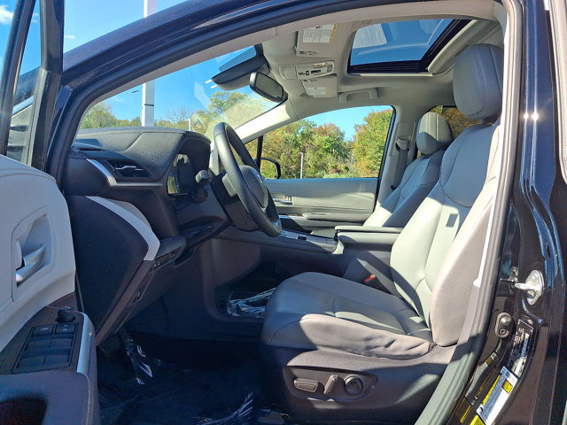 Used 2022 Toyota Sienna XLE w/ XLE Plus Package AWD/4WD image 12