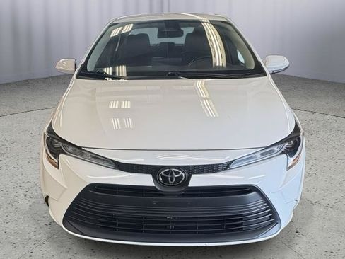 Used 2025 Toyota Corolla LE FWD image 2