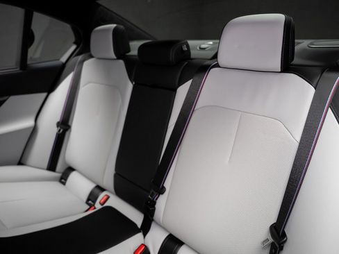 Used 2025 BMW M5 image 70