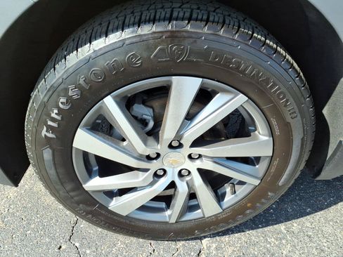Used 2023 Chevrolet Equinox Premier AWD/4WD image 9