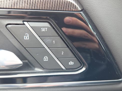 Used 2025 GMC Yukon Elevation image 28