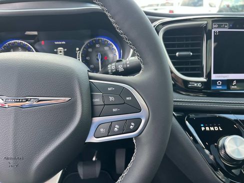 New 2026 Chrysler Pacifica Select image 19