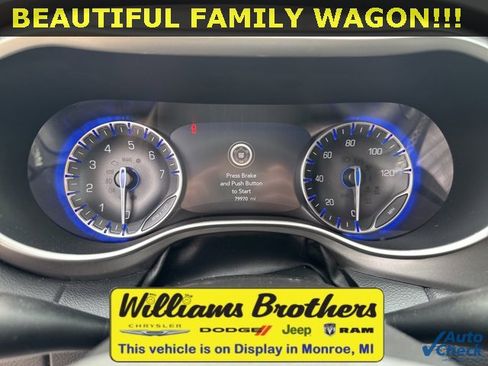 Used 2022 Chrysler Pacifica Touring-L image 16