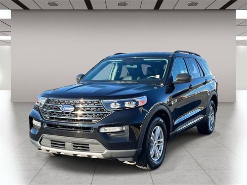 Used 2023 Ford Explorer XLT w/ Equipment Group 202A image 8