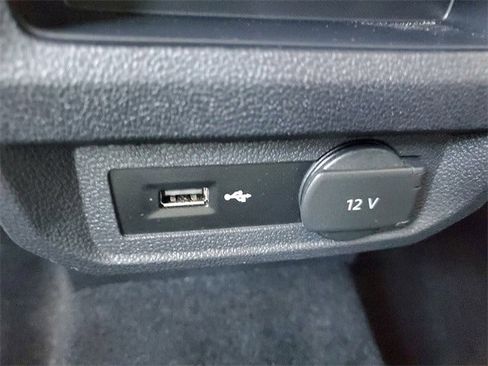 Used 2018 Volkswagen Tiguan SE image 12