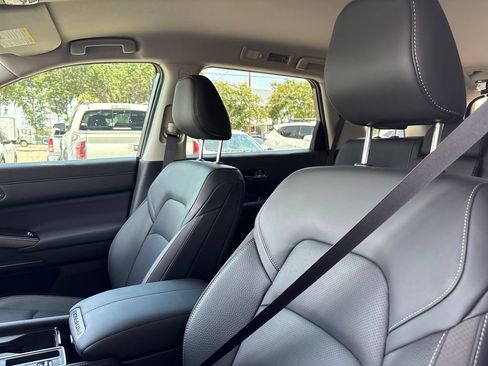 New 2026 Nissan Pathfinder SL FWD image 4