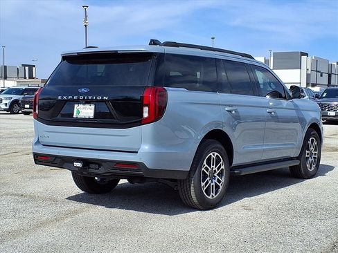 New 2026 Ford Expedition Active image 4