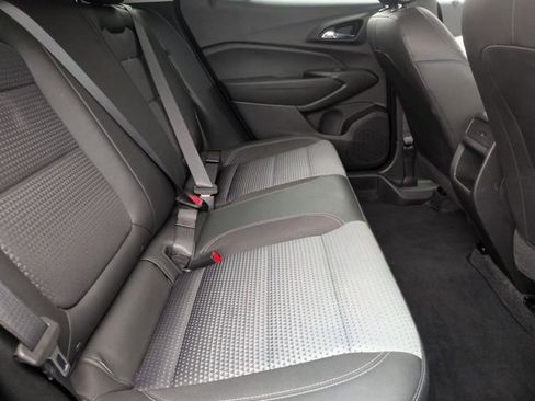 Used 2025 Chevrolet Trax LT w/ LT Convenience Package FWD image 30