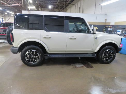 Used 2025 Ford Bronco Outer Banks AWD/4WD image 7