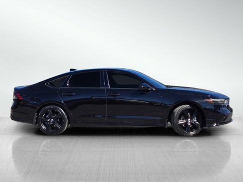 Used 2025 Honda Accord Sport image 3