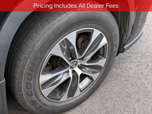 Used 2021 Toyota Highlander XLE AWD/4WD image 9
