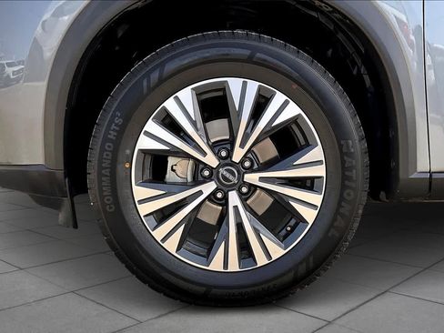 Used 2023 Nissan Rogue SV image 11