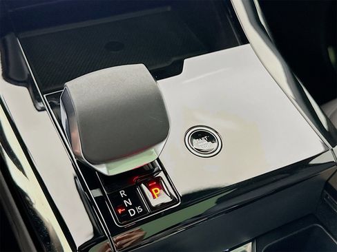 Used 2025 Land Rover Range Rover Sport Dynamic SE image 18