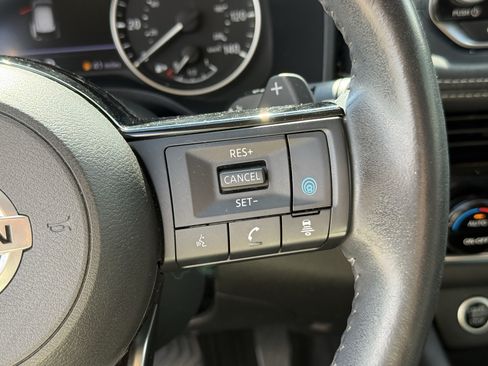 Used 2021 Nissan Rogue SV w/ Premium Package FWD image 17
