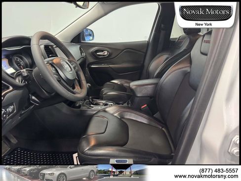 Used 2022 Jeep Cherokee Trailhawk image 12