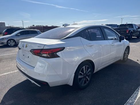 Used 2020 Nissan Versa SV image 2
