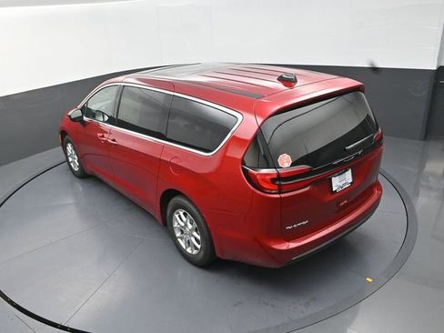 New 2027 Chrysler Pacifica Select FWD image 15