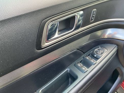 Used 2019 Ford Explorer XLT w/ Equipment Group 202A AWD/4WD image 23