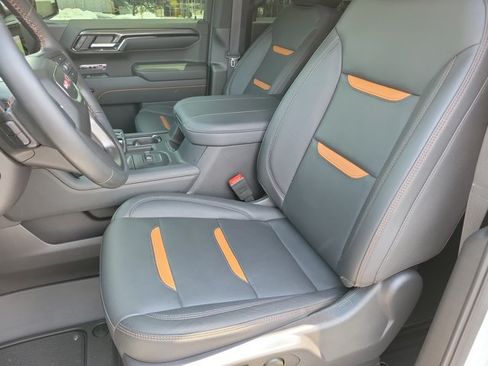 Used 2023 GMC Sierra 1500 AT4 w/ AT4 Premium Package AWD/4WD image 13