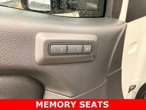 Used 2016 Nissan Titan SL image 5