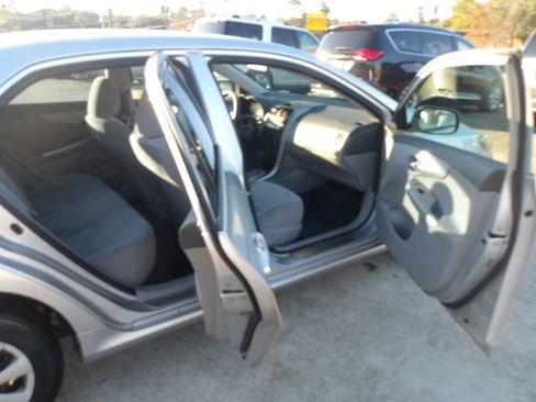 Used 2010 Toyota Corolla image 6