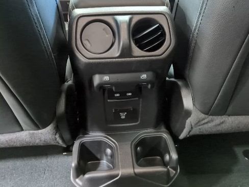 Used 2022 Jeep Gladiator Overland w/ Popular Equipment Package AWD/4WD image 17