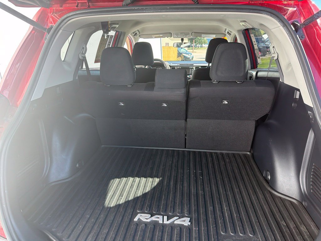Used 2015 Toyota RAV4 LE AWD/4WD image 9
