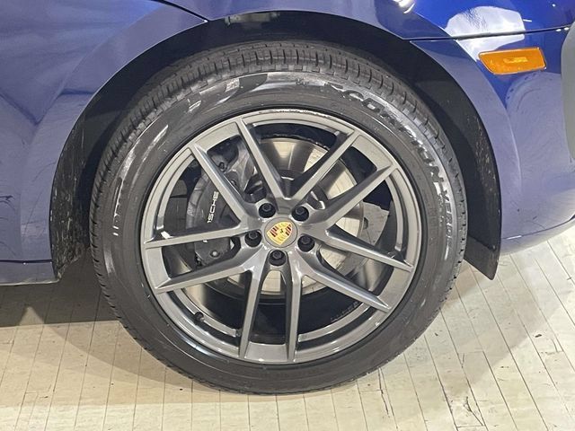 Certified 2026 Porsche Macan Turbo AWD/4WD image 12