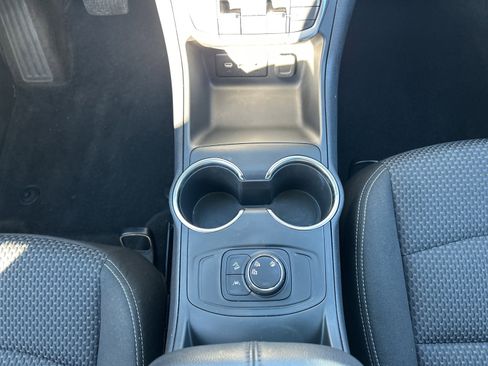 Used 2024 GMC Terrain SLE image 21