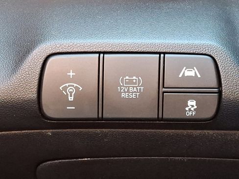 Used 2023 Hyundai Elantra Limited w/ Preferred Accessory Package image 24