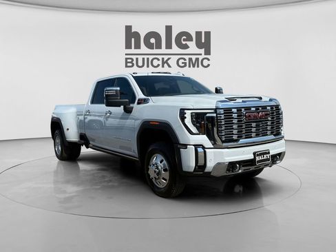 New 2026 GMC Sierra 3500 Denali w/ Technology Package AWD/4WD image 7