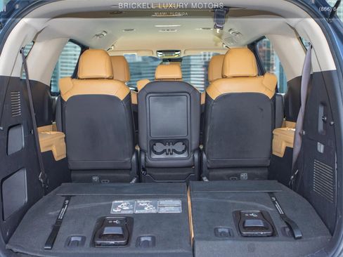Used 2022 Kia Carnival LX image 10