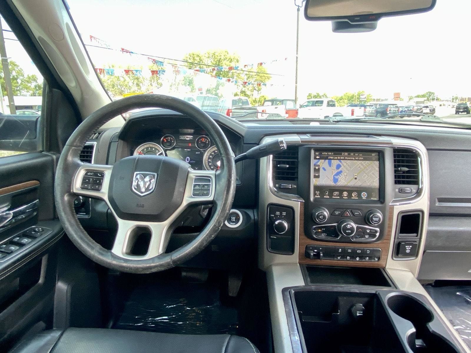 Used 2015 RAM 2500 Laramie w/ Convenience Group AWD/4WD image 3