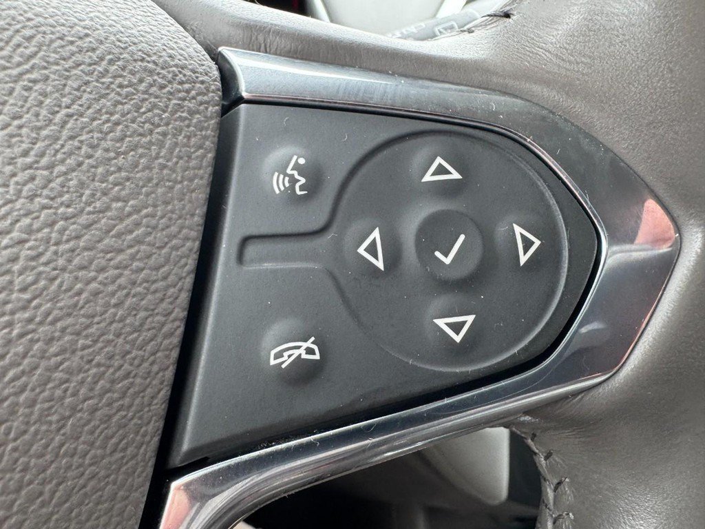 Used 2019 Chevrolet Traverse LT FWD image 17