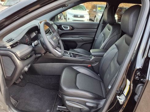 Used 2026 Jeep Compass Latitude image 11