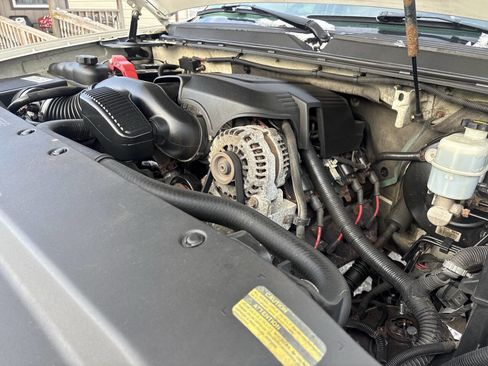 Used 2008 Cadillac Escalade Base AWD 4dr SUV image 31