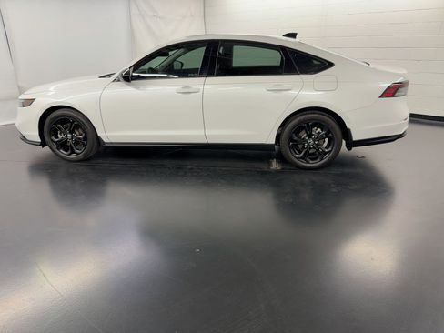 Certified 2025 Honda Accord SE image 2