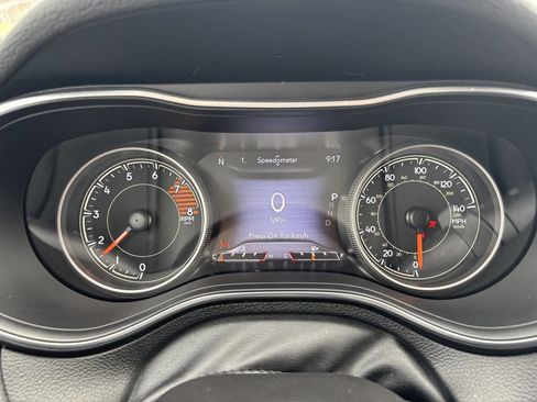 Used 2019 Jeep Cherokee Trailhawk w/ Cold Weather Group AWD/4WD image 16