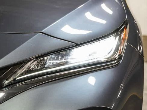 Certified 2022 Toyota Venza LE image 9