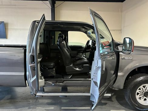 Used 2004 Ford F250 XLT AWD/4WD image 16